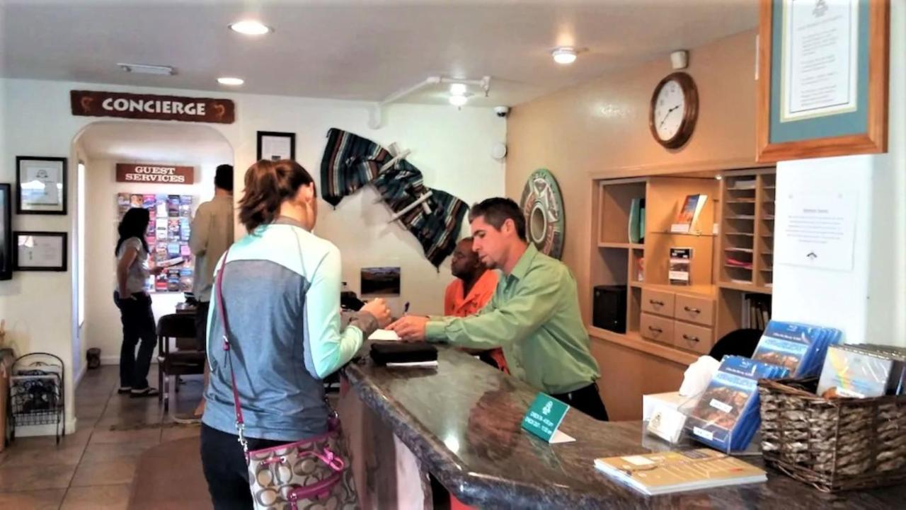 فندق سيدونا باينز ريزورت المظهر الخارجي الصورة The interior of the visitor center