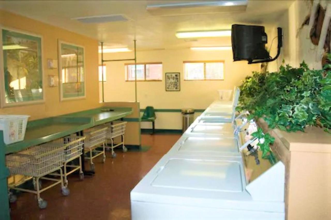 فندق سيدونا باينز ريزورت المظهر الخارجي الصورة Laundry facilities at the station