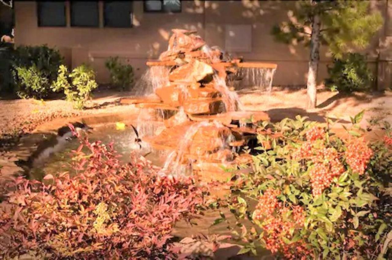 فندق سيدونا باينز ريزورت المظهر الخارجي الصورة Fountain at the entrance of the hotel