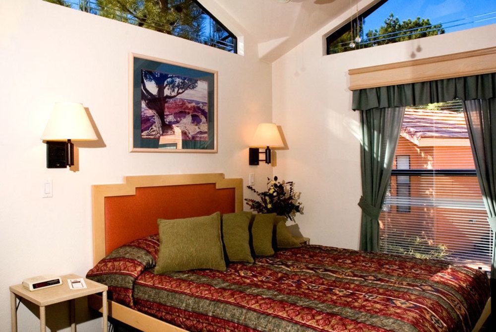 فندق سيدونا باينز ريزورت المظهر الخارجي الصورة A bedroom at the Inn at the Opera